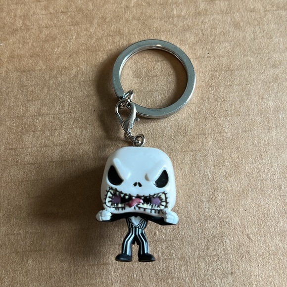 Vibrant Character Keychain Collection - Picture 3 of 9